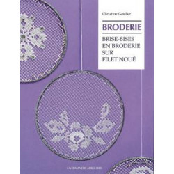 Brise-bises en broderie sur filet noué